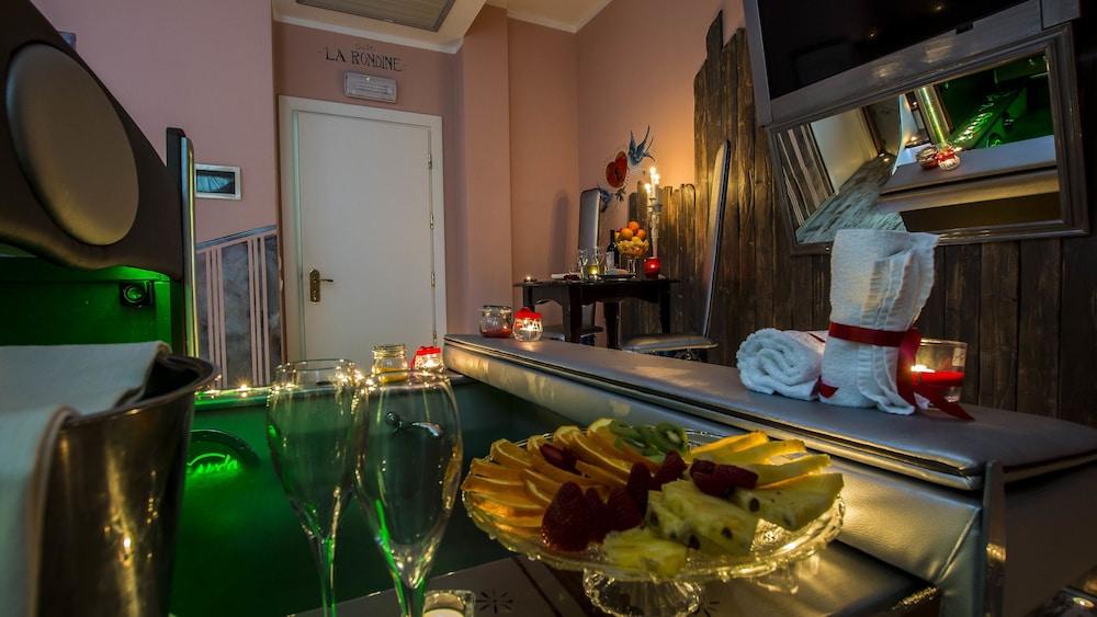 מגדל אגם פוצ'יני Hotel Butterfly מראה חיצוני תמונה
