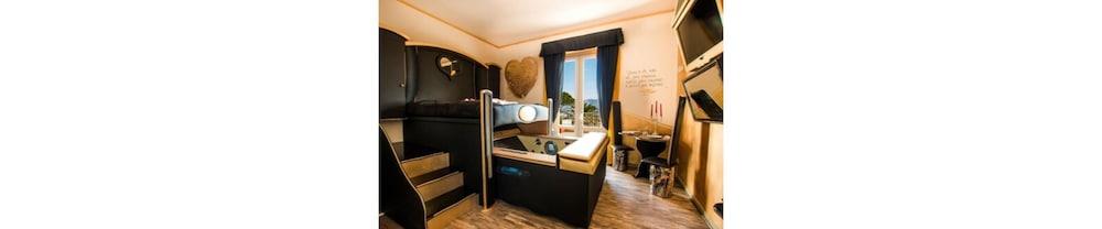 מגדל אגם פוצ'יני Hotel Butterfly מראה חיצוני תמונה
