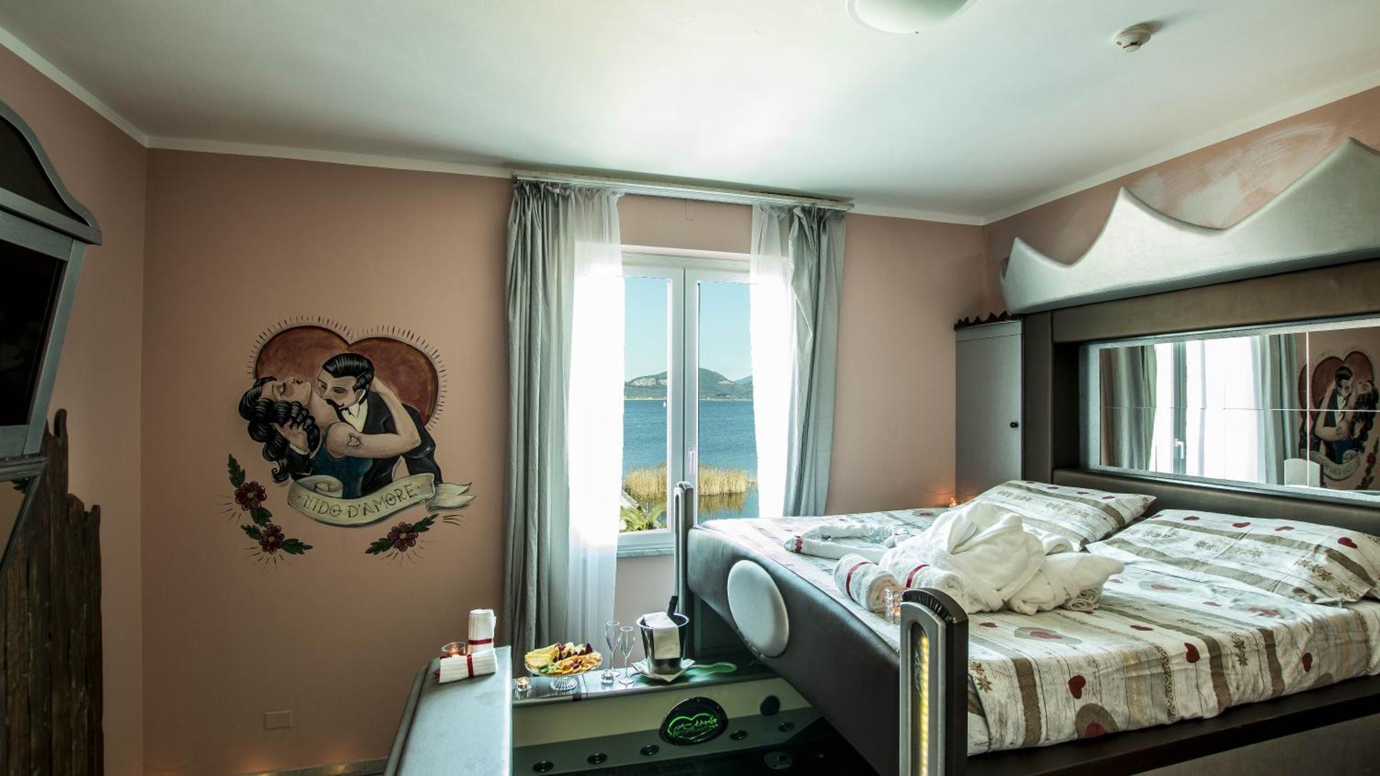 מגדל אגם פוצ'יני Hotel Butterfly מראה חיצוני תמונה