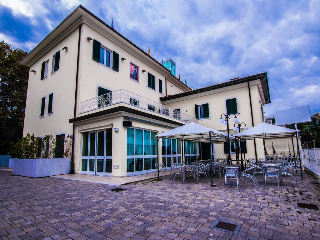 מגדל אגם פוצ'יני Hotel Butterfly מראה חיצוני תמונה