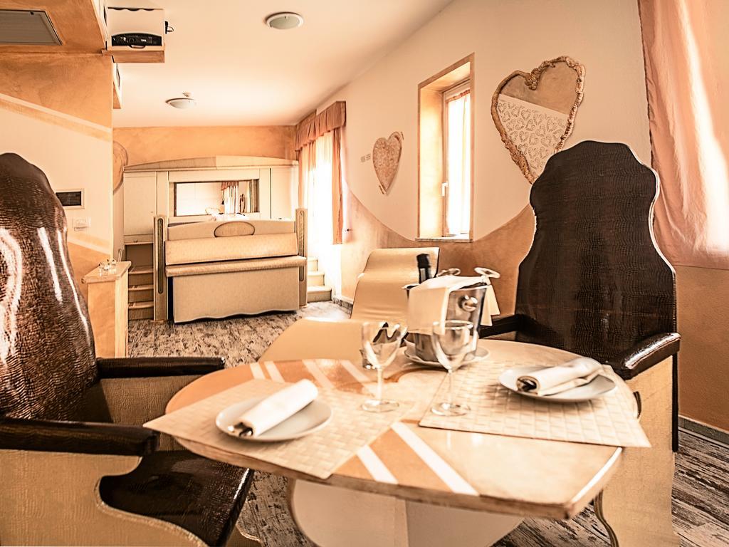 מגדל אגם פוצ'יני Hotel Butterfly מראה חיצוני תמונה