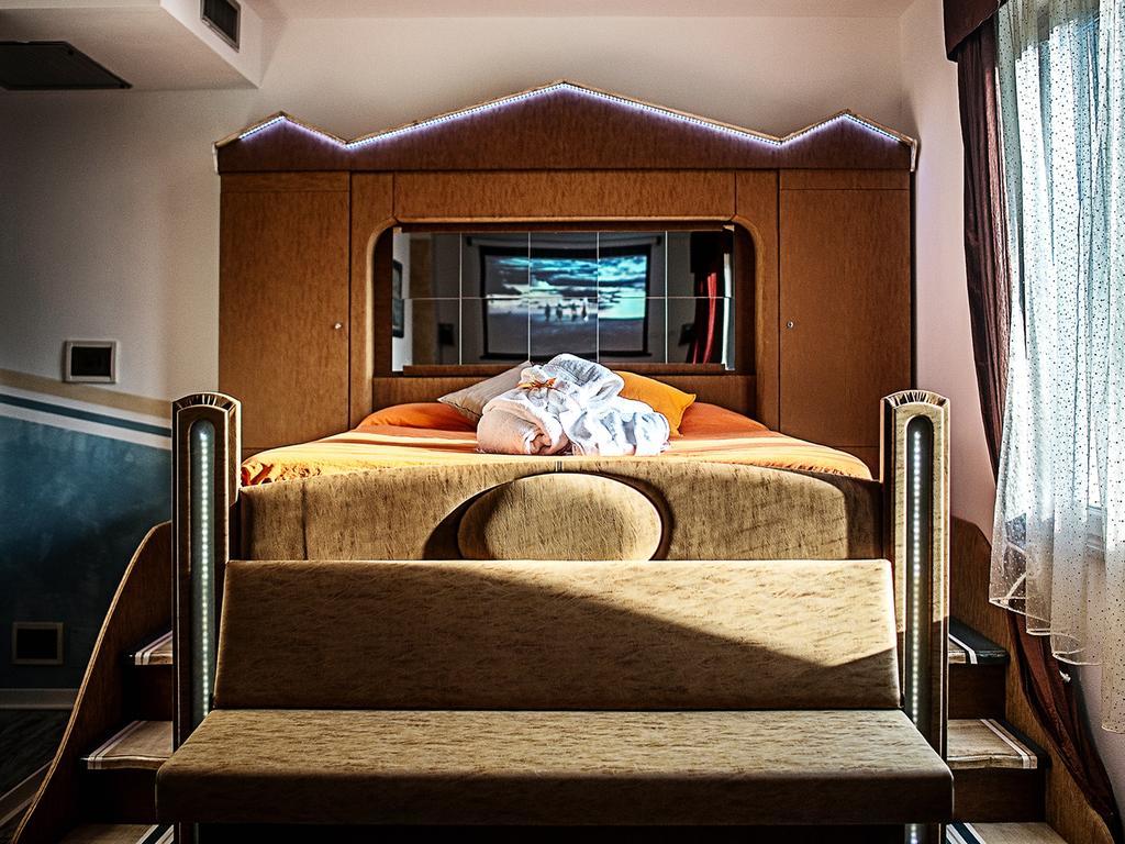 מגדל אגם פוצ'יני Hotel Butterfly מראה חיצוני תמונה